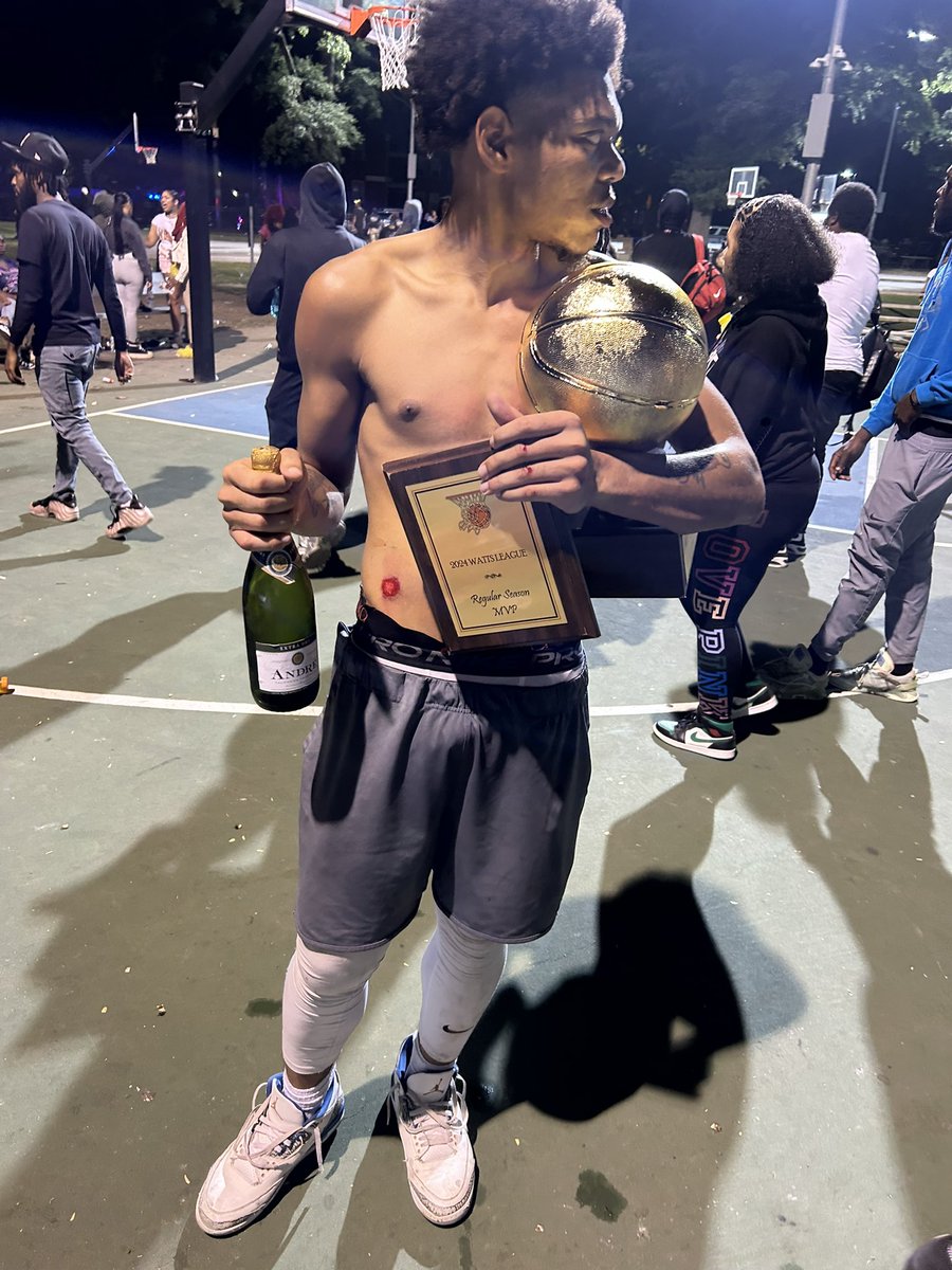 Taycurry30__'s tweet photo. Youngest player in watts history to win mvp & the chip in one year💯🐐‼️ #GLOGANG #STR8DROP🏆 https://t.co/eS1eQzImqB