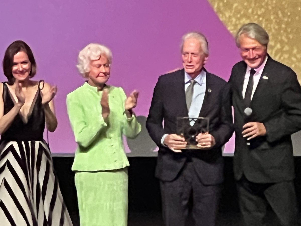 GarbariniPascal's tweet image. ⁦⁦⁦@DeauvilleUS⁩ :Magnifique ouverture du Festival du Film américain avec un prix d’honneur à Michael Douglas!Soulignons l’élégance de Mme D’Ornano,l’accueil chaleureux du Maire  Mr Augier,le discours de Joy et Alexandre Barrière, partenaires du Festival! Bravo !