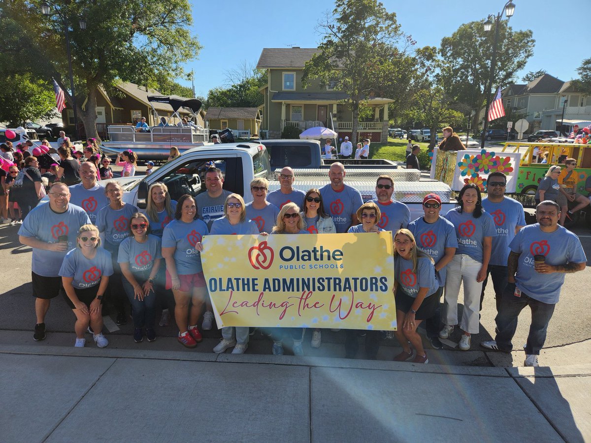 Old Settlers Parade &amp; Olathe Administrators are "Leading the Way"!  Can't wait to see Olathe students, families &amp; community ❤️😀 #opsmaketodaycount, <a href="/olatheschools/">Olathe Public Schools</a>, <a href="/YeagerBrent/">Dr. Brent Yeager</a>, <a href="/DrLizHarrison/">Liz Harrison</a>