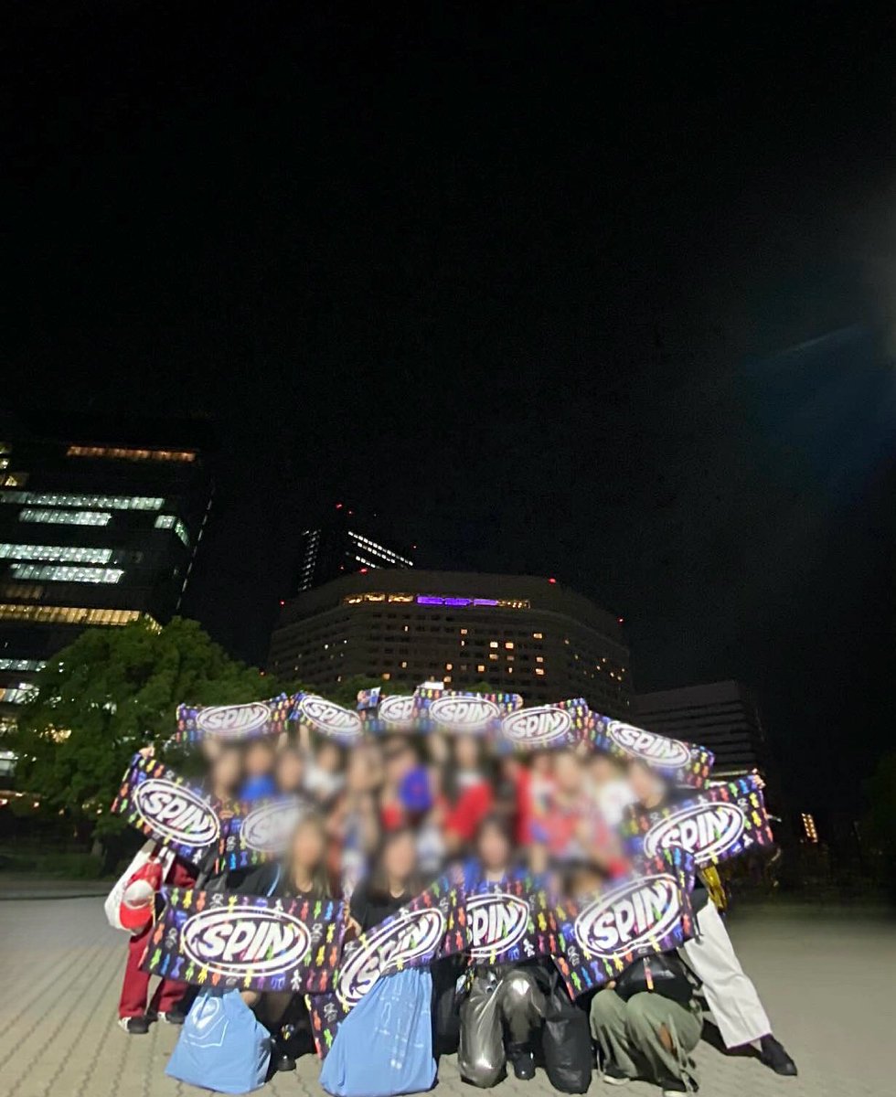 sdmsk_99's tweet photo. 大阪1日目スダモと参戦✊🏻𖤐 ̖´-
最前で拝ましていただいて、改めて菅田くん好きになって良かったなぁてしみじみ
久々の菅田くん、久々のマサキチさん
みんな変わらずファンしてるんやな〜って、なんか心温まった🤍🫧
スモア優勝🥚また次のイベントで！

#菅田将暉LIVE2024SPIN
#菅田将暉デビュー15周年 https://t.co/xEXqzmZuhg