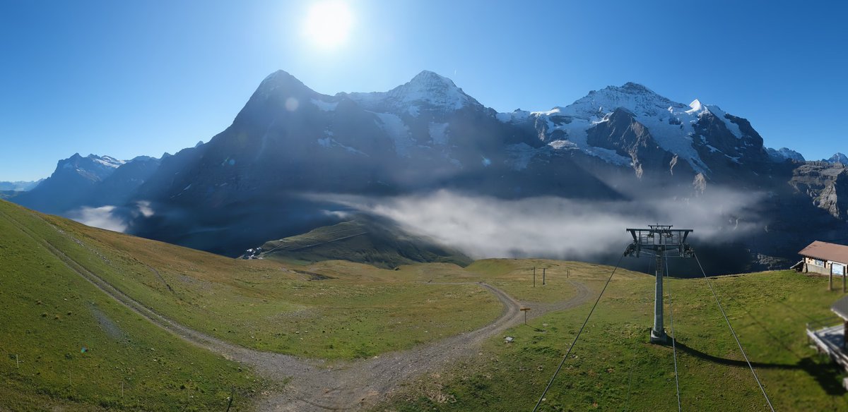 subfossilguy's tweet image. Rock avalanche this morning on the #Eiger N face! 🔥

The  dust veil then nicely spread under a temperature inversion and was registered by @meteoschweiz Ceilometer at Kleine Scheidegg jungfrau.roundshot.com/lauberhorn