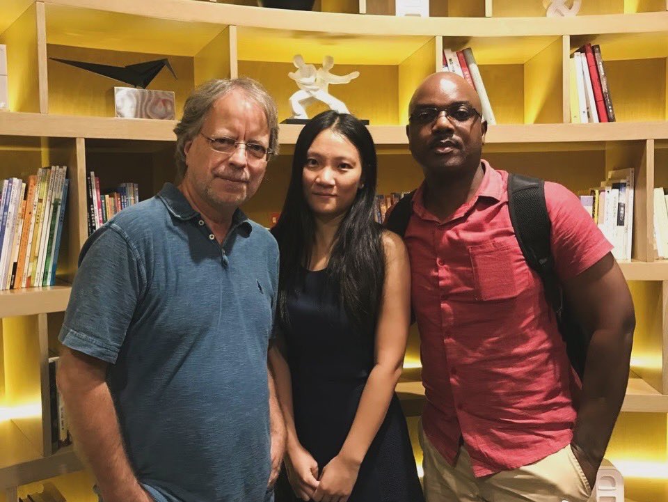 Cada vez que se promove a cúpula do Fórum de Cooperação China-África, é uma oportunidade para chineses conhecer mais a cultura do continente berço. 

José Eduardo Agualusa, de Angola, e Mia Couto, de Moçambique, são 2 escritores de língua portuguesa mais traduzidos em mandarim.