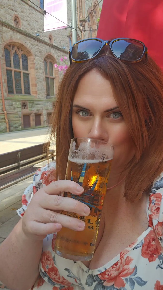 fobakesbadly's tweet image. Now Joni has joined us for pups n pints #PupsNPints #Taphouse #Derry #Sunshine