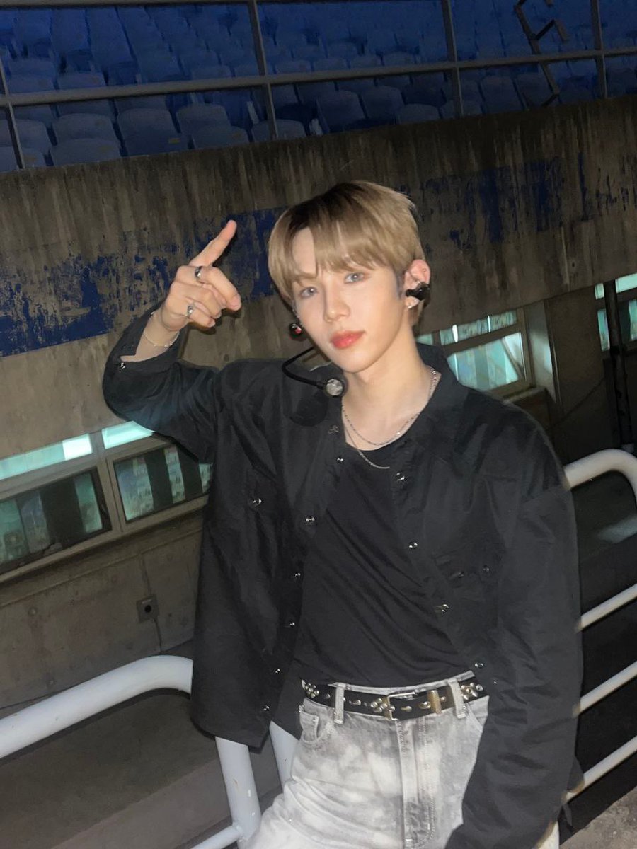 240907 Weverse 📝

ไม่ได้แสดงในสถานที่ใหญ่ ๆ แบบนี้นานเลย สนุกมากครับ🧡
บรีจึอาจจะร้อนกันมาก แต่ก็ขอบคุณที่มาหากันนะครับ

🔗 weverse.io/riize/artist/3…

#RIIZE #라이즈 #SHOTARO #쇼타로 #RIIZE_SHOTARO