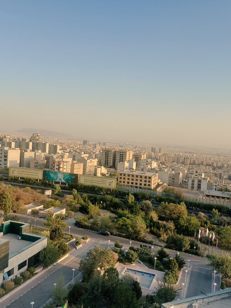 هنر در دیدن نور از لابلای غبار است. 
برنامه نمایاندن نور است. 
#برای_ایران تمام تلاش مان را خواهیم کرد