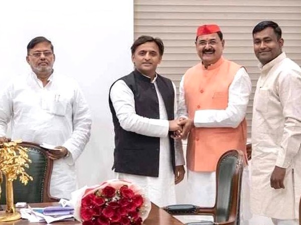 Mulayamsingh000's tweet image. समाजवादी पार्टी में बहुत से ठाकुर है जो समाजवाद कायम करना चाहते है लेकिन उनमें से एक बहादुर शेर 
i p singh है जिनमे वास्तविक रूप से obc sc उत्थान की चिंता है.....

मैने ip सिंह जी को अपनी बात को मजबूती से रखते हुए कई बार देखा है जब भी कभी दलित पिछड़े का फर्जी एनकाउंटर होता है या…