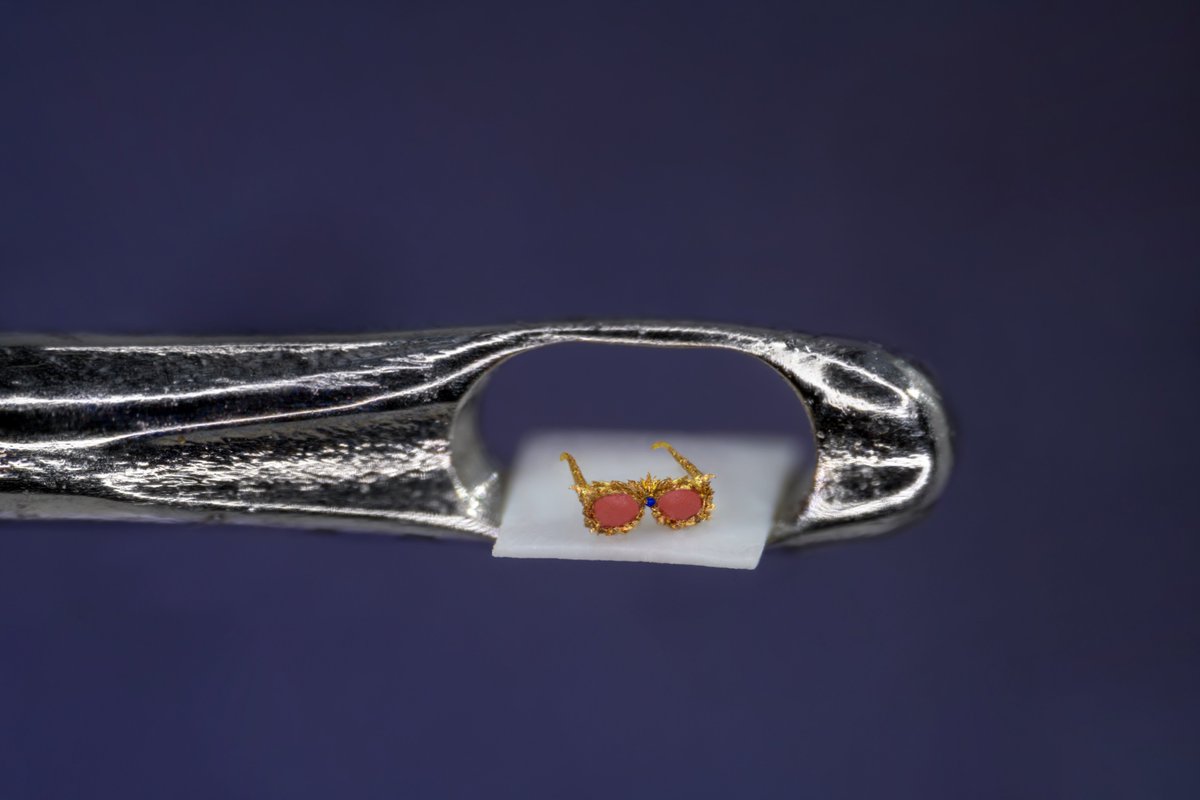 Caspersight (@caspersight) on Twitter photo My good friend <a href="/willardwiganMBE/">Dr Willard Wigan MBE</a> worlds best micro artist has made these <a href="/eltonofficial/">Elton John</a> glasses in 24 carrot gold. The size of a full stop in a newspaper! take a look at this. LOL F'in mental. Elton DM me if you want to get hold of these or to just see them in person. #needleeye My good friend <a href="/willardwiganMBE/">Dr Willard Wigan MBE</a> worlds best micro artist has made these <a href="/eltonofficial/">Elton John</a> glasses in 24 carrot gold. The size of a full stop in a newspaper! take a look at this. LOL F'in mental. Elton DM me if you want to get hold of these or to just see them in person. #needleeye