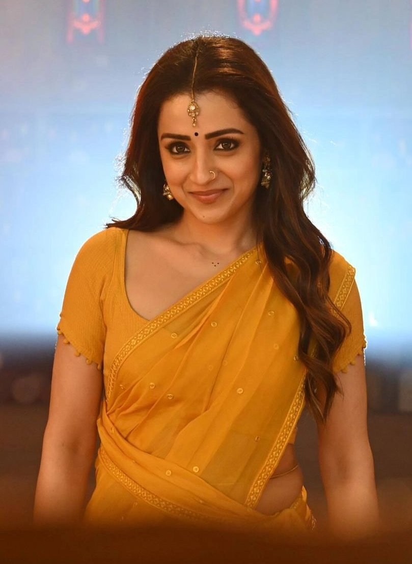 StarUpdates01's tweet photo. Which one your favourite Indian actress Trending social media 🔥❤️😻💥💯 
🔥RT:#TrishaKrishnan 
❤️Like:#JanhviKapoor 

#Trisha #AnushkaSharma 
#DishaPatani #RishabhPant 
#RamCharan𓃵 #RuturajGaikwad 
#DevaraTrailer #KLRahul #Kubera 
#Krathi #ShraddhaKapoor https://t.co/G3Uyr22pEJ
