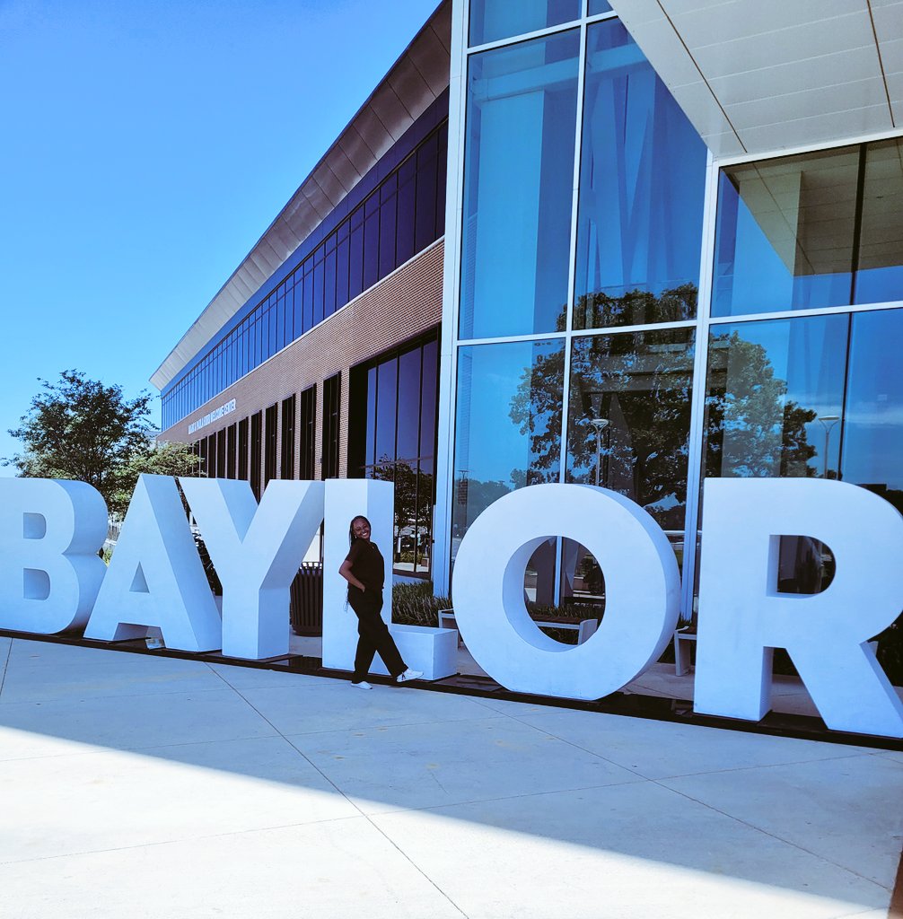 Olúwábùnminíounrere👸👸 tweet media