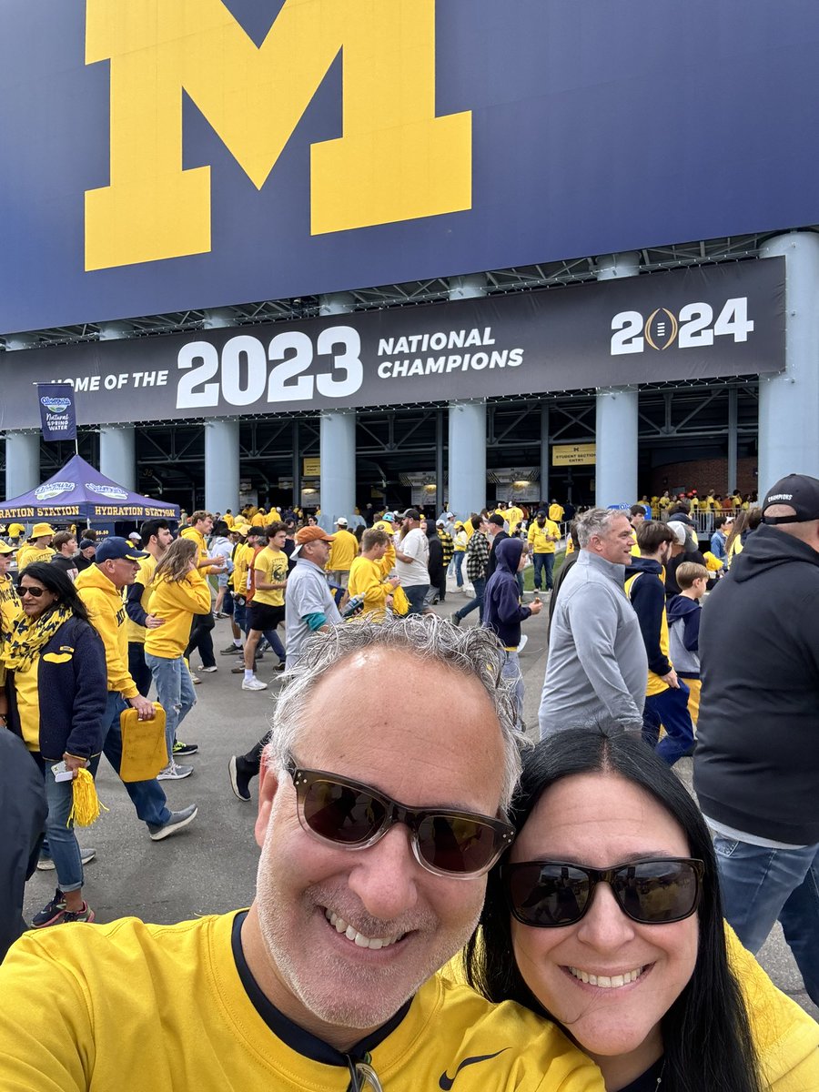 Down with the Horns. GO BLUE! #BigHouseLive
