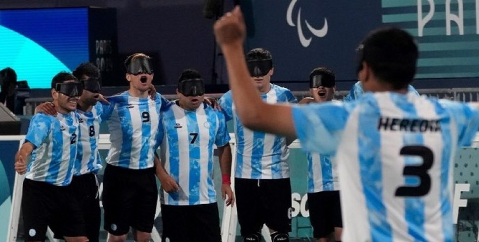 gastonedul's tweet photo. Los Murciélagos van por la medalla de oro.
Hoy es la final:
Argentina vs Francia, a las 15 HS.
Vienen de eliminar a Brasil. https://t.co/ubWDi18qcR