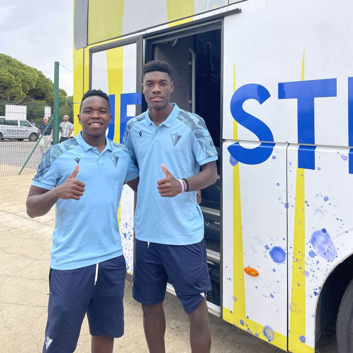 #Mirandilla 💛💙

🚌🔜 ¡𝐍𝐨𝐬 𝐯𝐚𝐦𝐨𝐬 𝐩𝐚𝐫𝐚 𝐌𝐞́𝐫𝐢𝐝𝐚!