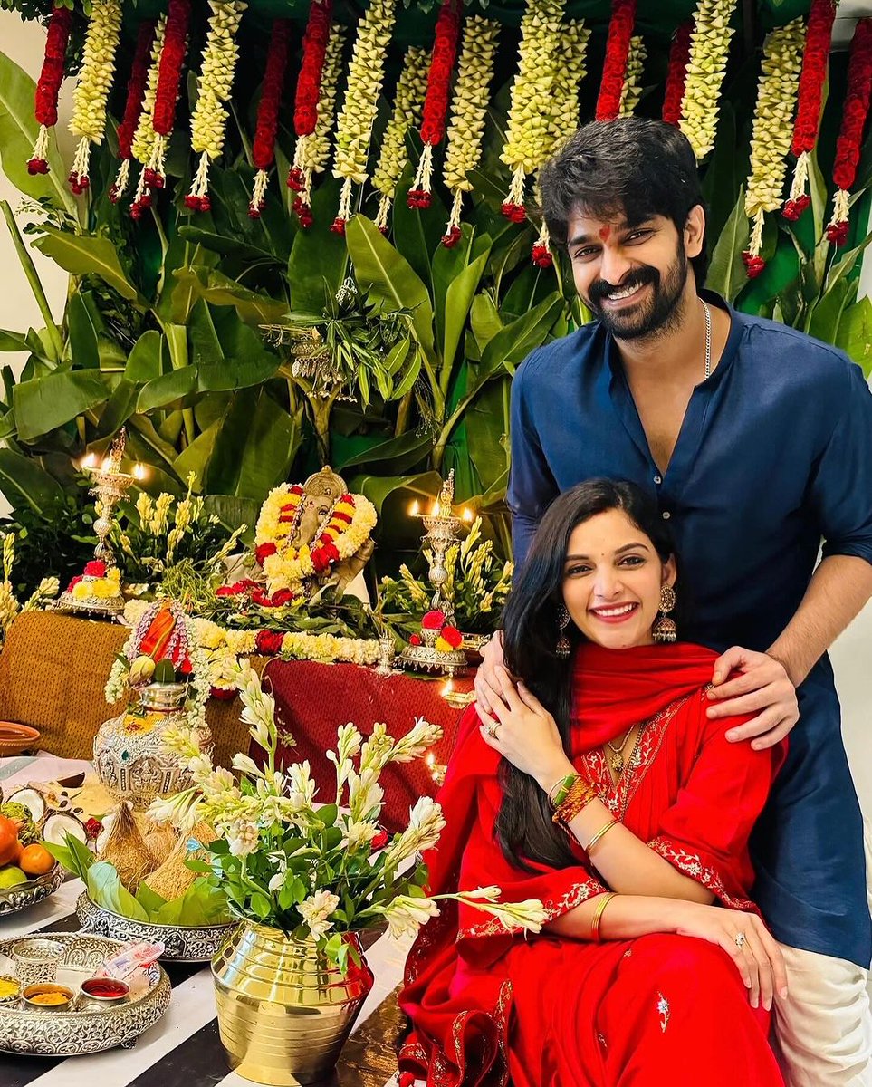 shreyasgroup's tweet photo. Hero @IamNagashaurya shares festive joy with his family, celebrating Vinayaka Chavithi with timeless tradition!β¨π€©
#HappyVinayakaChavithi #NagaShaurya #PoliceVariHecharika #NS24 #NariNariNadumaMurari #ShreyasMedia #ShreyasGroup https://t.co/v8OeyJboqd