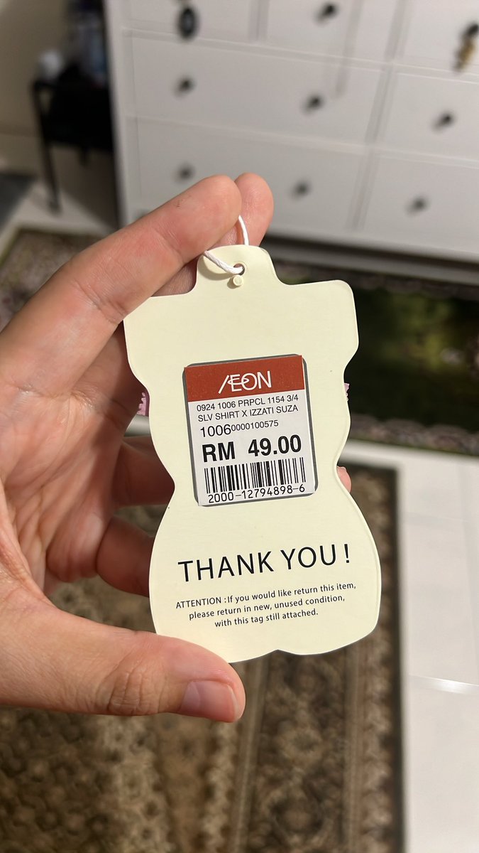 izzatisuza's tweet photo. Tuhan sangat baik. who knew I would ever collaborate with AEON for baju. https://t.co/ru1k5hEOJo