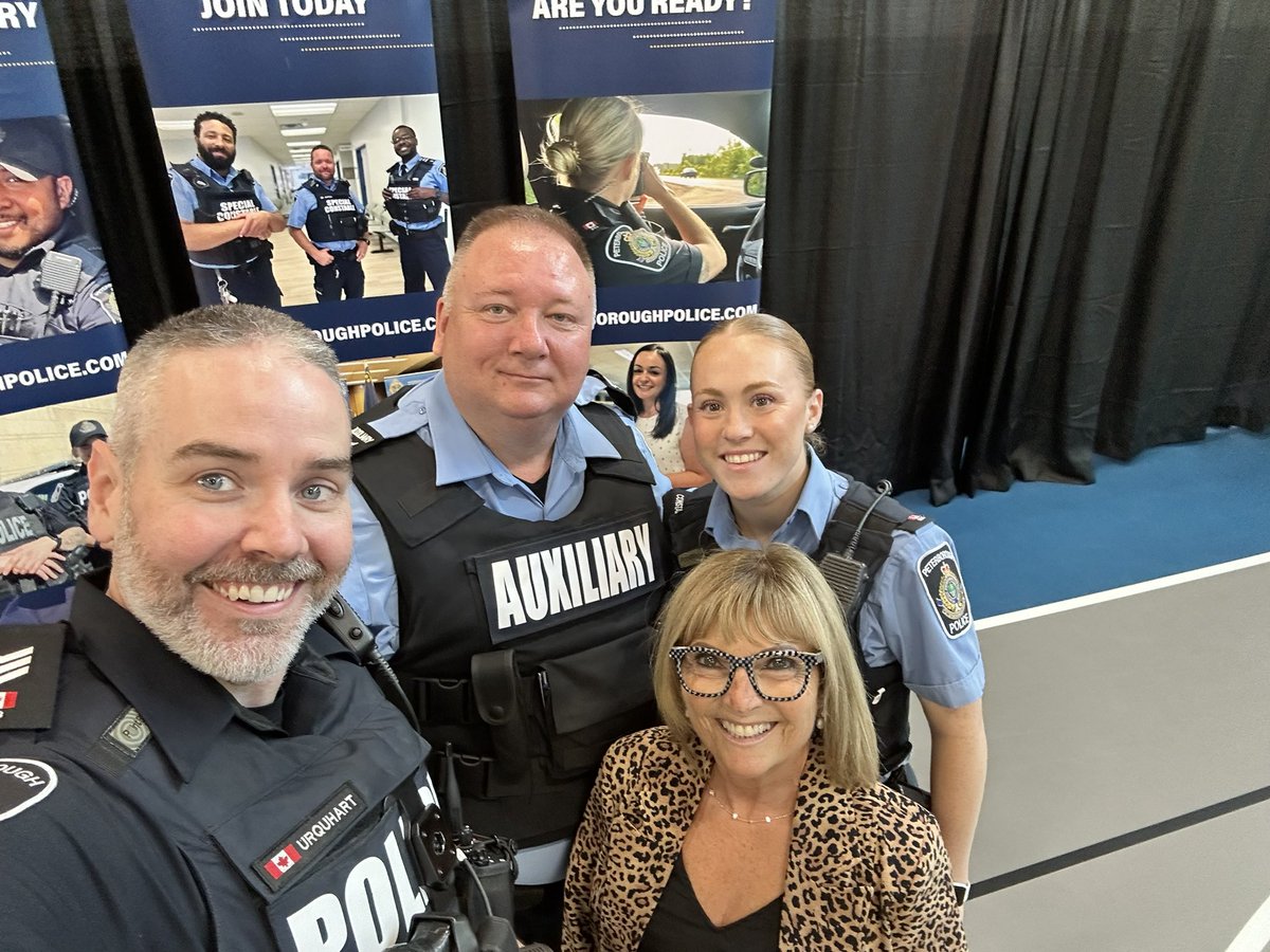 Come check us out 👀

Peterborough Police is on site at the Niagara Police and Security Expo today from 10-2pm

#Startyourstory with us 👮🚨👮‍♂️🚓