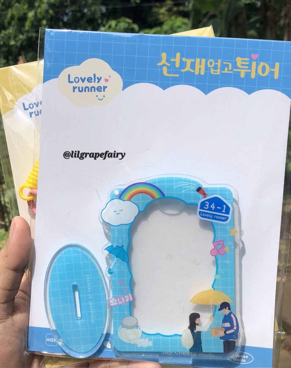 #lovelyrunner fanmade merch onhand 
wts wtb lf #byeonwooseok #kimhyeyoon
pc holder 

↳ lovely runner acrylic magnetic pc holder (yellow/blue)
↳lovely runner acrylic pc standee
↳ street lamp standee

dm if interested