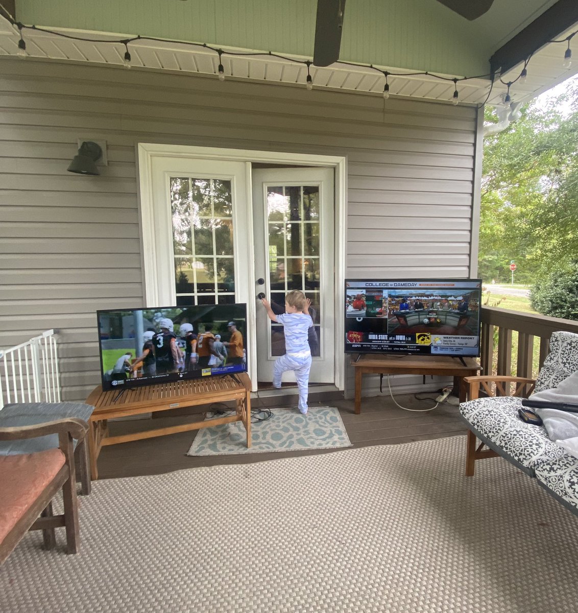 My kind of Saturday outside! 🏈📺📺 #SECNation #CollegeGameDay #GoDawgs #TeamCrew