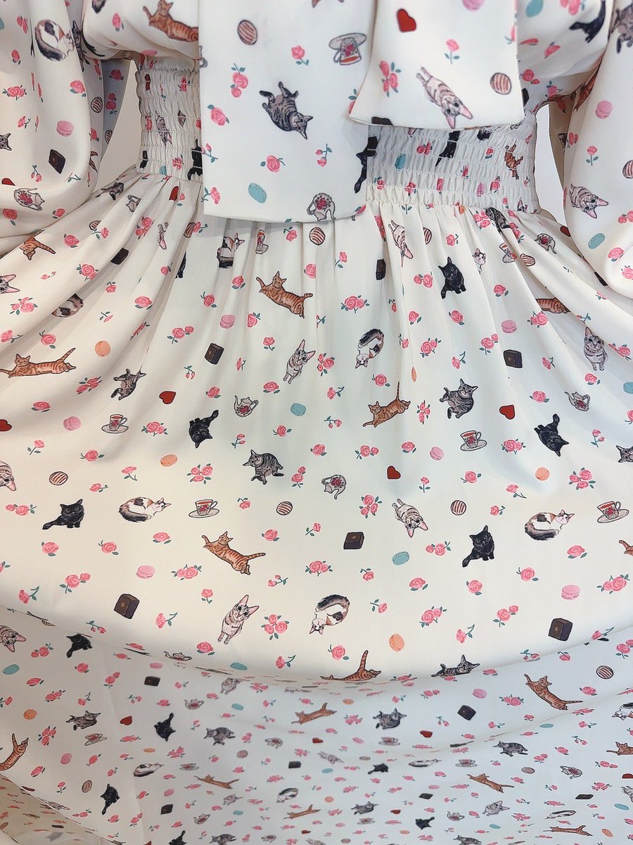 mmts 人気ランキング1位❤️ 猫ボウタイワンピース よくみたら猫が