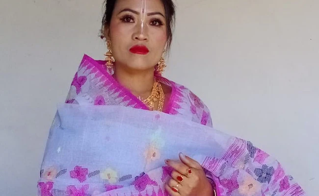 ndtv's tweet photo. Manipur's Surbala Devi, Shot In Head, Was A Devoted Mother Till The End https://t.co/s9SDvT27vd https://t.co/t65G2jwCiU