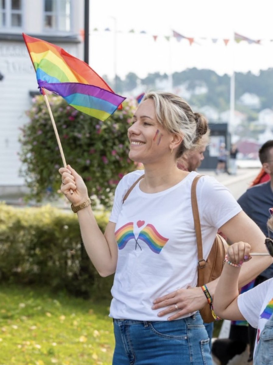 I Arendal kommune kan du tro på hva du vil, være den du vil OG elske de du vil🏳️‍🌈🏳️‍⚧️

Tusen takk aller beste Magnus Sparsaas og resten av styret i Arendal på skeiva! 

Håp og livslyst gir et godt samfunn, sa Magnus. Hør hør👏🏽🌈