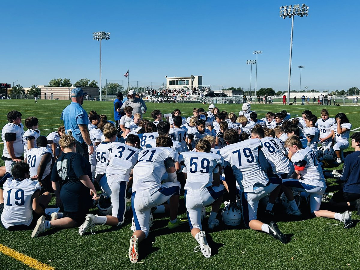 LCteach_learn's tweet image. It’s a beautiful day for some football. Let’s go Wolves! @Bclaypool63 @dreiling_grant @IwmsPta @IWMSWolves