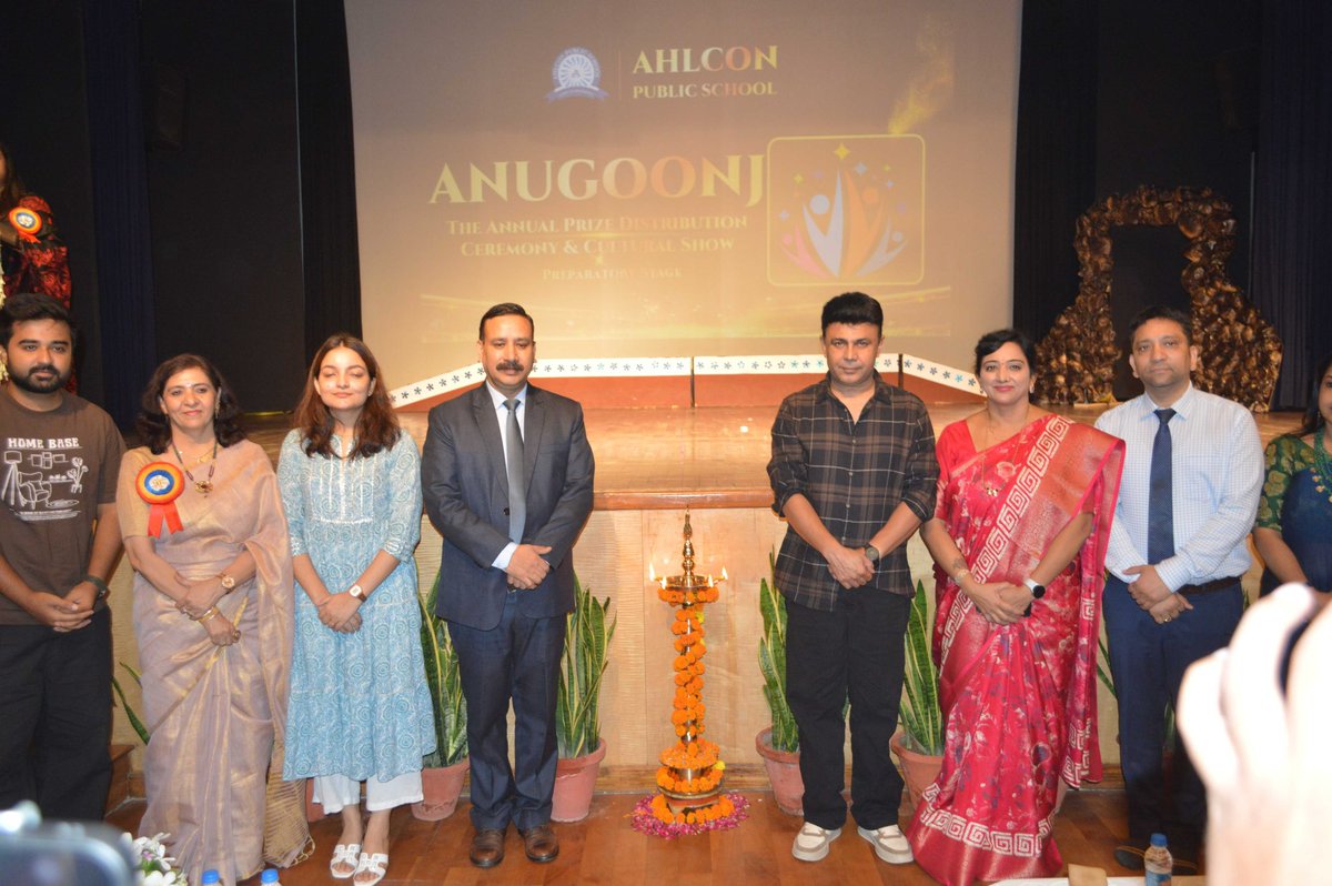 PublicAhlcon's tweet photo. Honoured by the glorious and prestigious presence of the Chief Guest of the day-  RJ Naved.
#Anugoonj #PreparatoryStage #AnnualDay 
@RJNavedMirchi 
@ashokkp @Ahlconpublic1 @seemasoniaps @MamthaSays @GanguliKuhu https://t.co/x8YCCOhV3d