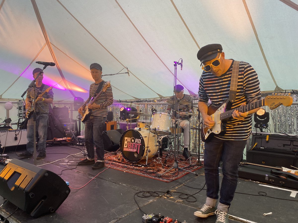 westcountrybird's tweet image. The marvellous #ShorelineDreamers doing their surf rock thing at a rather soggy #Broadbeat this arvo. #BandsOfTwitter #SurfRock