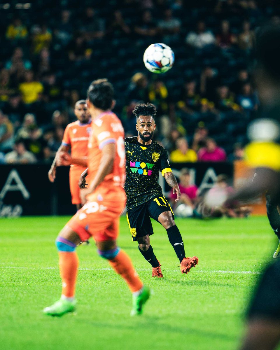 Friday Night Lights 💡 #SomosUnidos