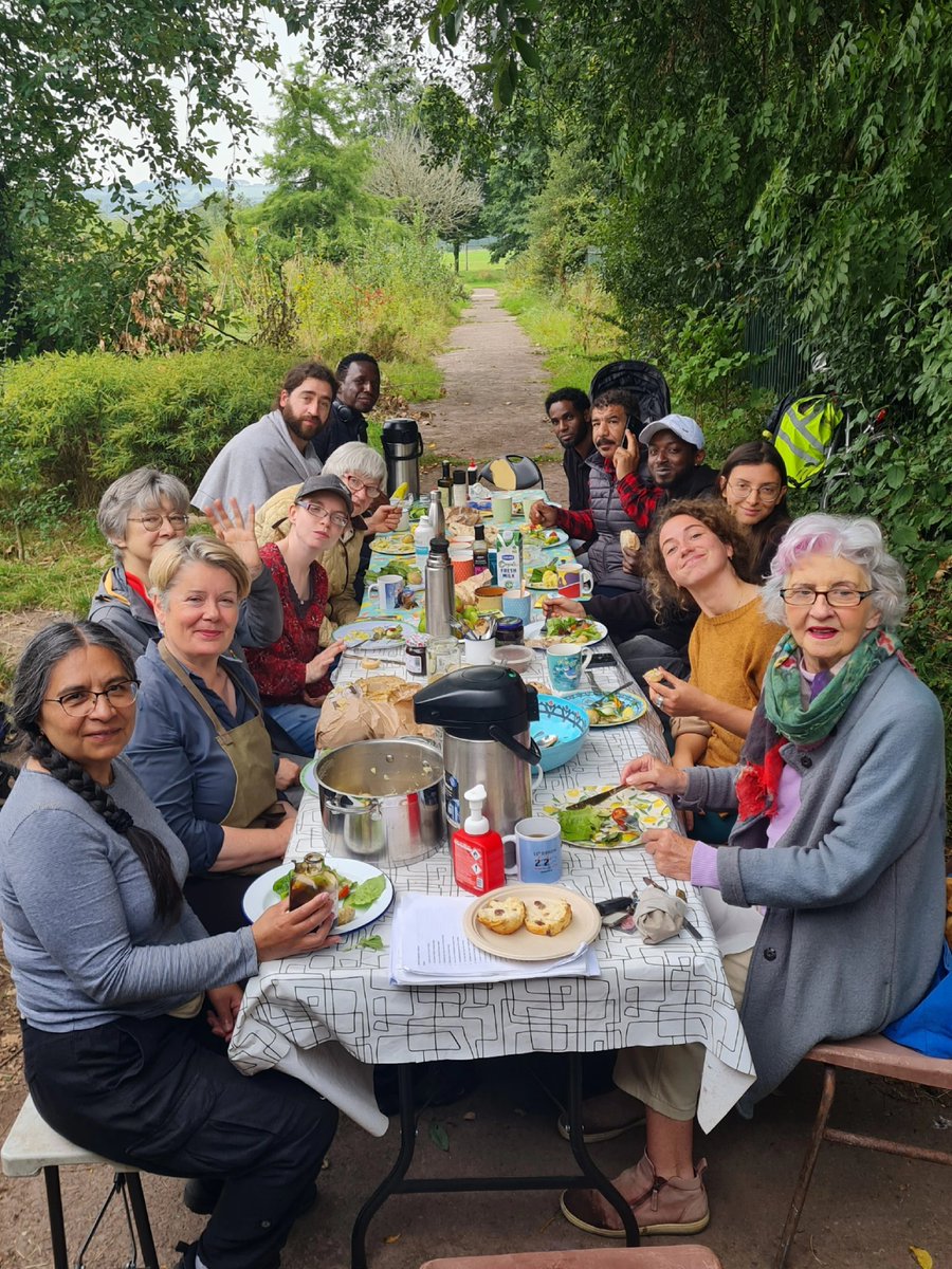 Getting our raised beds topped up and planting in some seedlings, we had a rosemary and olive sourdough to go with our salad and potatoes from the garden,and Maria pickled some of our cucumber,our lunches are always so satisfying when you know you have planted it all yourself 🌱