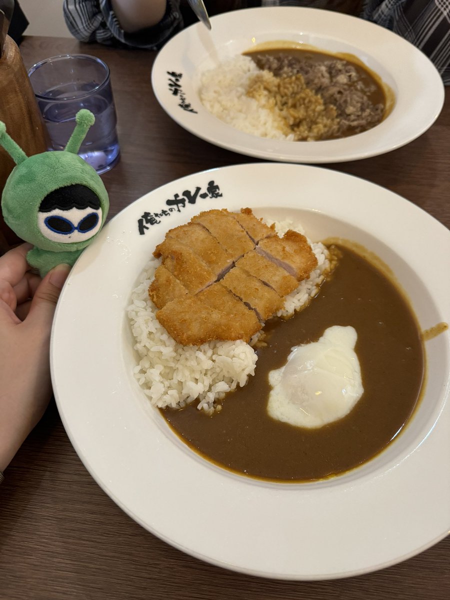 i_m_name_mbb's tweet photo. 오랜만에 외출 ! 왹키와 함께..왹왹👽

(맛있겠다..)                                  너만 입이냐? https://t.co/qt2Q6NHYVg