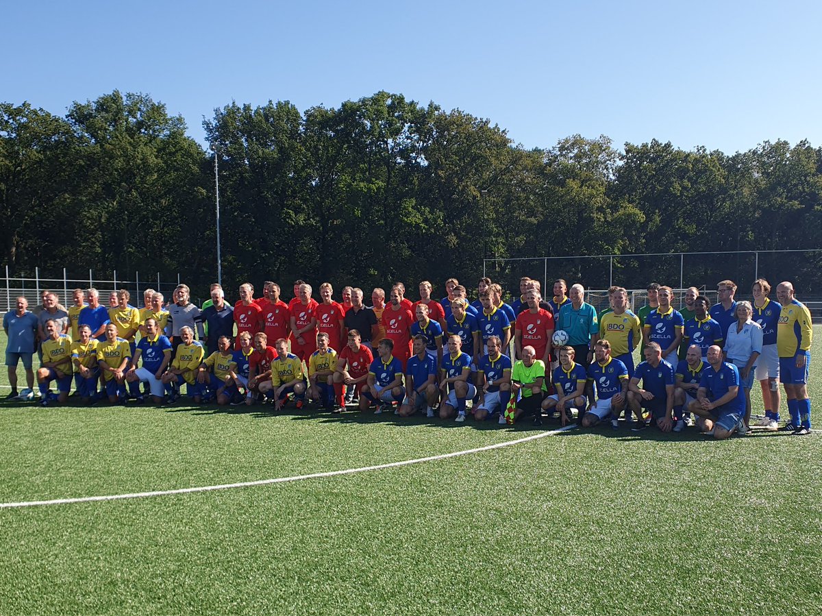 Vecht voor je kleuren, <a href="/vvnunspeet/">vv Nunspeet</a> Blauw en Geel!
Alle spelers van de jubileum wedstrijd bij elkaar.
#vvNunspeet100