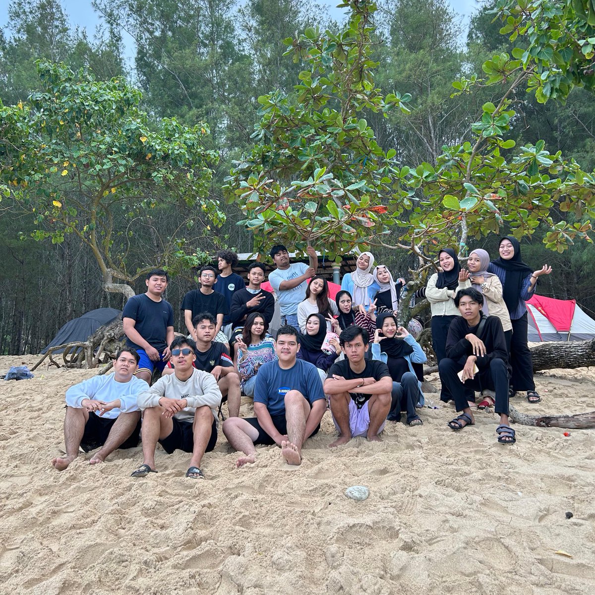 fwxsqla's tweet photo. yayy liburan semester 2 https://t.co/Won3G4qxGK
