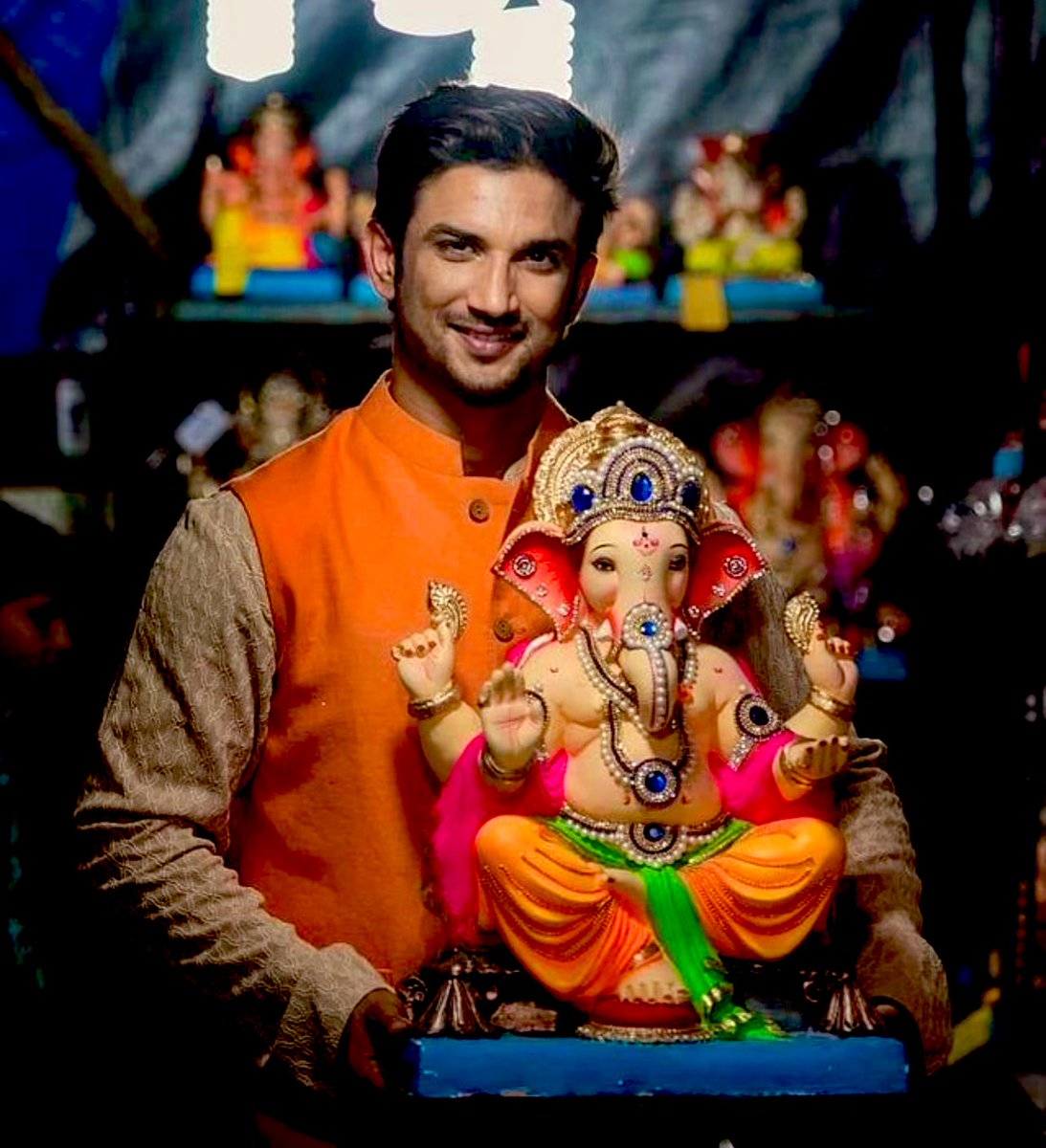 PHOENIX 🇺🇸 (@phoenix21photon) on Twitter photo गणनायकाय गणदेवताय गणाध्यक्षाय धीमहि ।
गुणशरीराय गुणमण्डिताय गुणेशानाय धीमहि ।
गुणातीताय गुणाधीशाय गुणप्रविष्टाय धीमहि ।
एकदंताय वक्रतुण्डाय गौरीतनयाय धीमहि ।
गजेशानाय भालचन्द्राय श्रीगणेशाय धीमहि ॥
Bappa & <a href="/itsSSR/">Sushant Singh Rajput</a>
for me, its purity in a frame 🙏🏽
#JusticeForSushant️SinghRajput गणनायकाय गणदेवताय गणाध्यक्षाय धीमहि ।
गुणशरीराय गुणमण्डिताय गुणेशानाय धीमहि ।
गुणातीताय गुणाधीशाय गुणप्रविष्टाय धीमहि ।
एकदंताय वक्रतुण्डाय गौरीतनयाय धीमहि ।
गजेशानाय भालचन्द्राय श्रीगणेशाय धीमहि ॥
Bappa & <a href="/itsSSR/">Sushant Singh Rajput</a>
for me, its purity in a frame 🙏🏽
#JusticeForSushant️SinghRajput
