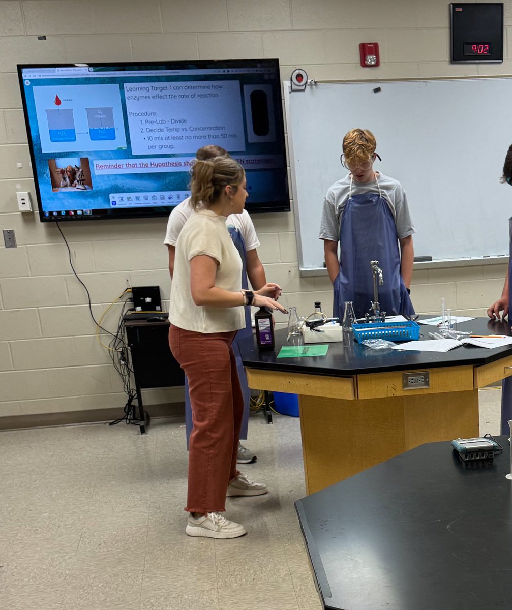 First lab of the year! Feels so good to be back discovering through inquiry! Students set up experiments to determine how temp/concentration can affect the rate of an enzyme reaction!  <a href="/TCBOE/">Talladega Co Schools</a> #leadingtheway <a href="/MunfordHigh/">Munford High School</a> <a href="/VernierST/">Vernier Science Education</a>