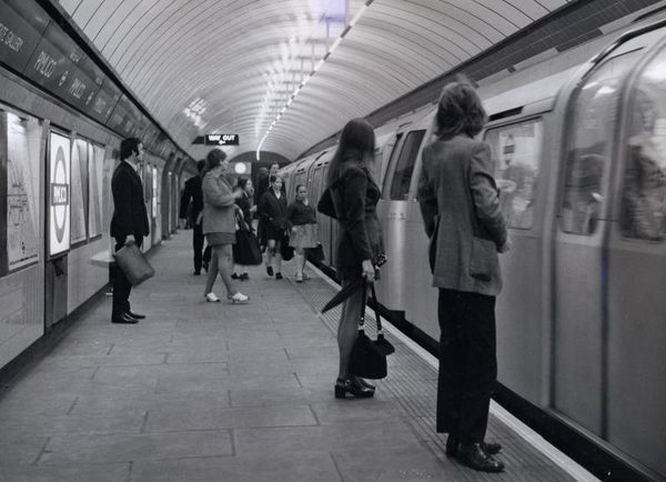 JoeBrownLondon's tweet image. ON THIS DAY: 52 years ago at 15:00, the Victoria Line&apos;s latecomer #Pimlico opened. Souvenir ticket, poster, a shot of the booking hall during the opening, and a platform level shot from the @ltmuseum collection.