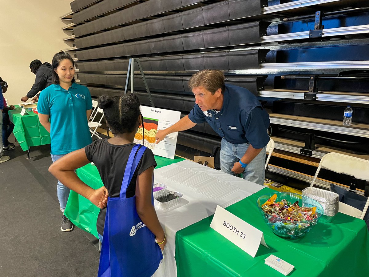 Oasis_CS's tweet image. Members of the Oasis team enjoyed teaching 3rd-8th grade students about geotechnical engineering using Play-Doh at @ACECGA #STEMDay2024 The future is bright! 😎