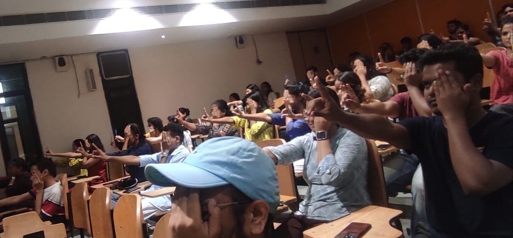 Biology-PDF IISERM (@pdfiisermohali) on Twitter photo It was an interesting talk by <a href="/TVVen/">TV Venkateswaran</a>
Know ur audience, be interactive & make ur #research relatable, be it as a story or a spectacle, use analogies & relatable references.Make it simple, but not simpler!
Thank you all for attending & stay tuned for more fun talks 🙌🏻 <a href="/DBS_IISERM/">Dept. of Biological Sciences (DBS), IISER Mohali</a> It was an interesting talk by <a href="/TVVen/">TV Venkateswaran</a>
Know ur audience, be interactive & make ur #research relatable, be it as a story or a spectacle, use analogies & relatable references.Make it simple, but not simpler!
Thank you all for attending & stay tuned for more fun talks 🙌🏻 <a href="/DBS_IISERM/">Dept. of Biological Sciences (DBS), IISER Mohali</a>