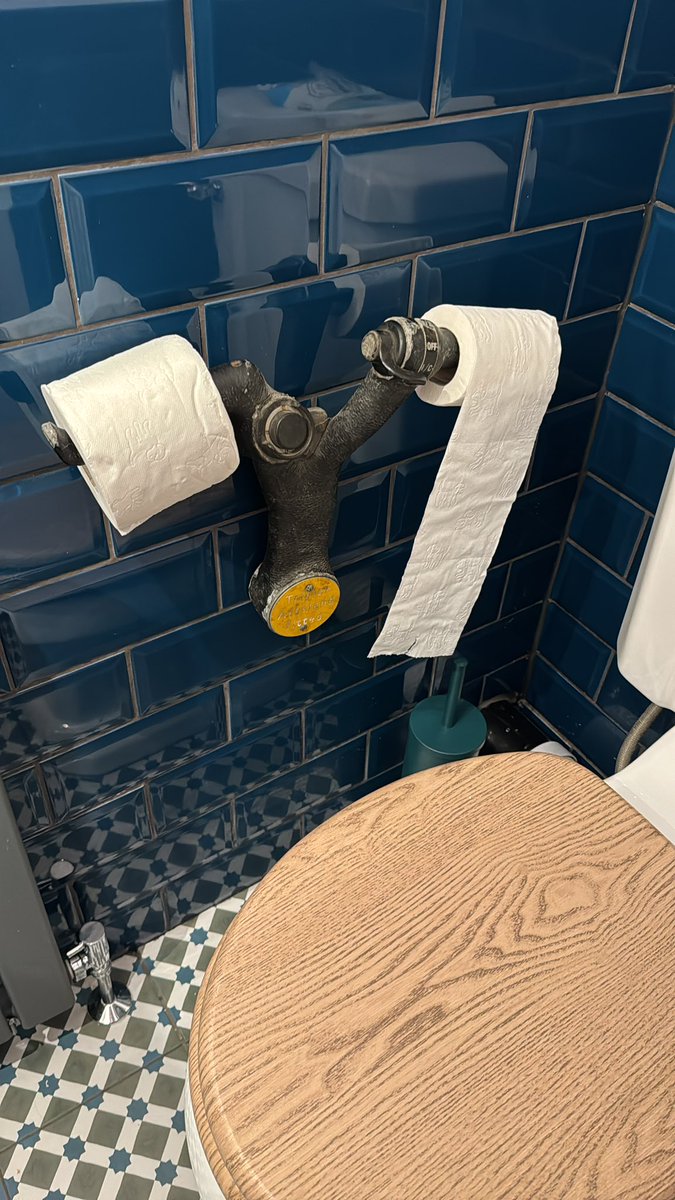 Found the perfect place for Dad’s old Trident yoke! 👍
#Trident
#BEATrident 
#BritishAirwaysTrident 
<a href="/Birdseed501/">Captain Brent 🇬🇧</a>