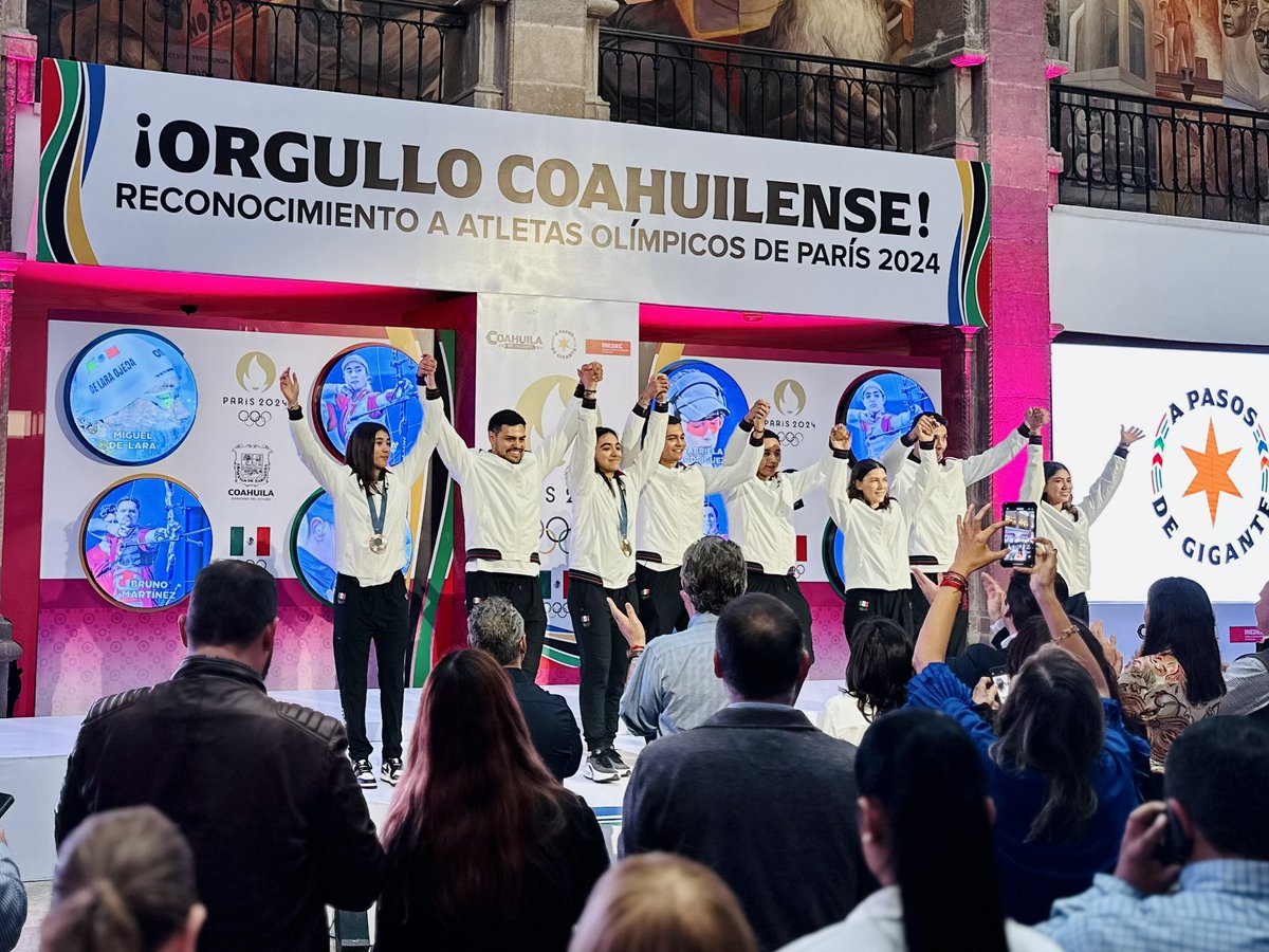 enriquemym's tweet photo. Acompañé al gobernador @manolojim a entregar reconocimientos a los 8 atletas jóvenes coahuilenses que participaron en la olimpiada @Paris2024. 
Y comprometió a que su gobierno los va a apoyar para que en Los Ángeles 2028 puedan llegar con todas las herramientas necesarias. https://t.co/n4WYTUWxv8