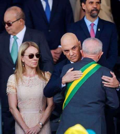 JoaquinTeixeira's tweet photo. Quem disse que a primeira-dama do Brasil não estava presente? 

Olha ela aí ó 👇 https://t.co/L4gZmw77f2