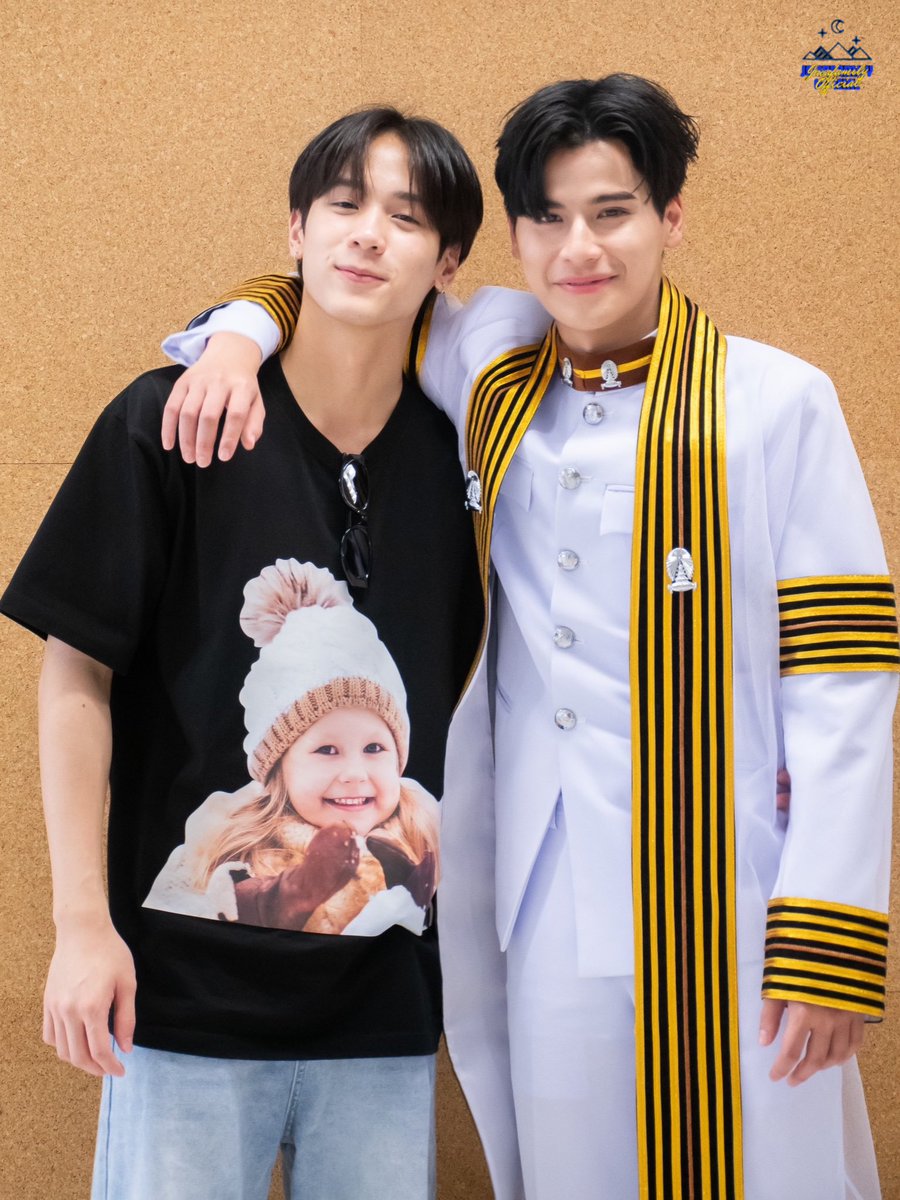javafamily_o's tweet image. ขอแสดงความยินดีกับพี่บัณฑิตป้ายแดง
เกียรตินิยมอันสองอีกด้วยนะครับ
เก่งสุบสิ๊บไปเลย 😄
@javabh28 #javabh
ขอขอบคุณภาพสวยๆจาก @ohmtpkofficial ด้วยนะคะ 🙇♀️🙇♀️
SECOND HONORS OHMTPK
#OhmtpkGraduated
#ohmtpk @Tpkkrubs