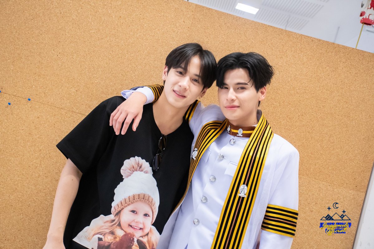 javafamily_o's tweet image. ขอแสดงความยินดีกับพี่บัณฑิตป้ายแดง
เกียรตินิยมอันสองอีกด้วยนะครับ
เก่งสุบสิ๊บไปเลย 😄
@javabh28 #javabh
ขอขอบคุณภาพสวยๆจาก @ohmtpkofficial ด้วยนะคะ 🙇♀️🙇♀️
SECOND HONORS OHMTPK
#OhmtpkGraduated
#ohmtpk @Tpkkrubs