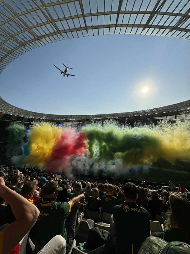 underthetableCT's tweet photo. Lucky moment before the All Blacks and Springboks ran out https://t.co/HdjfsMLihp