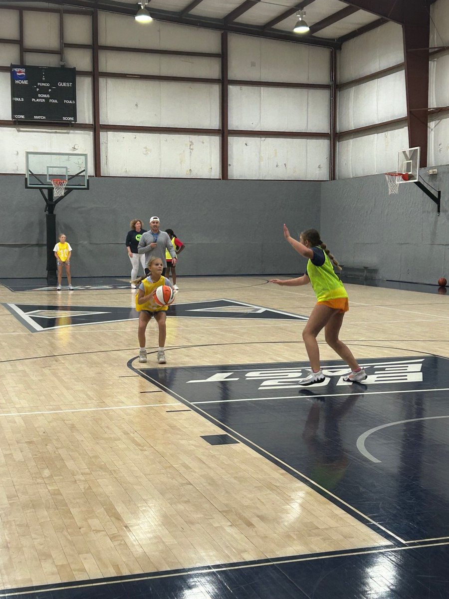 Forest Hills Lady Hawks Basketball tweet media