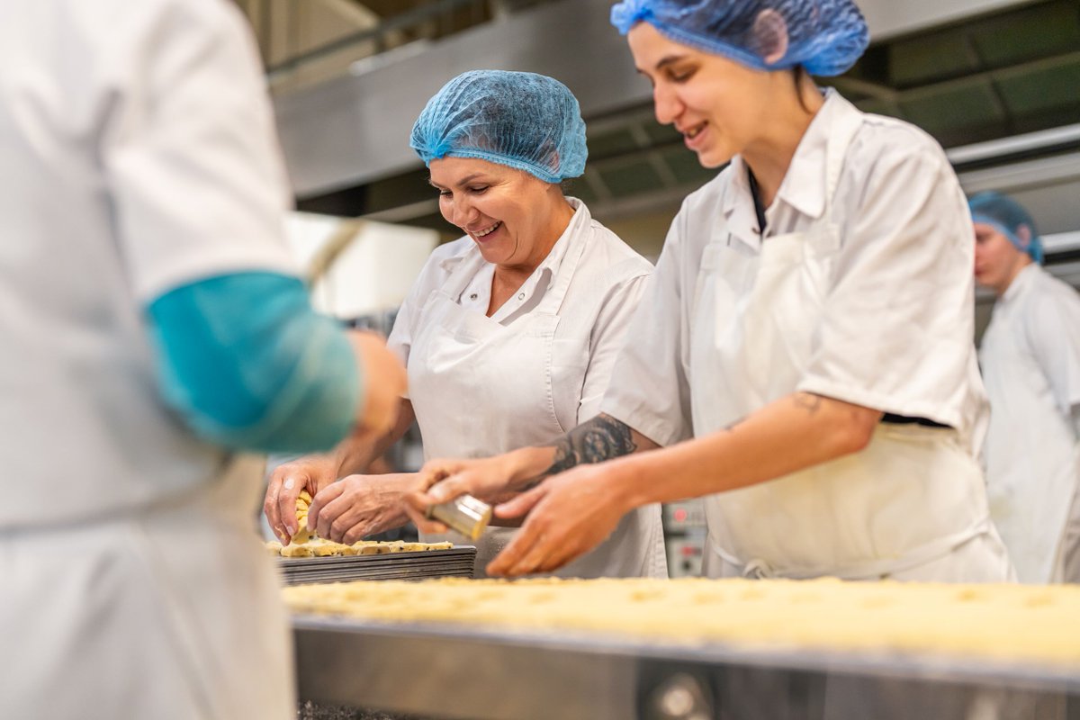 Brand Scotland 🏴 (@scotland) on Twitter photo 🍪<a href="/ShortbreadHouse/">Shortbread House</a> makes shortbread made with love! They create all their biscuits by hand, which sets them apart and makes them unique. It's definitely the hard way, not the fast way! You can even tell who has cut each biscuit.
#ScottishFoodDrinkSeptember #NaturallyScottish 🍪<a href="/ShortbreadHouse/">Shortbread House</a> makes shortbread made with love! They create all their biscuits by hand, which sets them apart and makes them unique. It's definitely the hard way, not the fast way! You can even tell who has cut each biscuit.
#ScottishFoodDrinkSeptember #NaturallyScottish