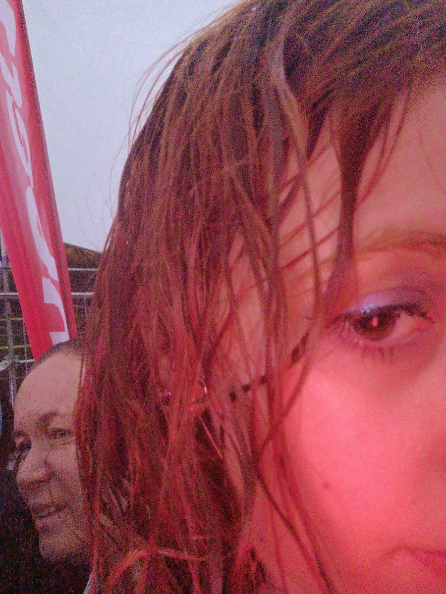 Kim beddua ettiyse yağmur yağıyor İrem sensen söyle <a href="/kttyrehh/">meri</a>