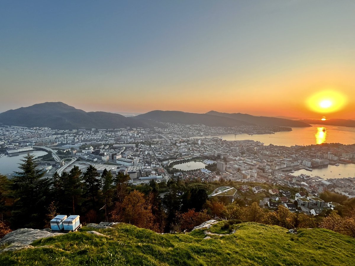 sandoralp's tweet image. I spent amazing 3 days in Bergen for the #EALE conference. Happy to have presented my work to such an engaging audience in a beautiful location. I'll definitely be back! #Bergen #GSSI_socialSci #labor