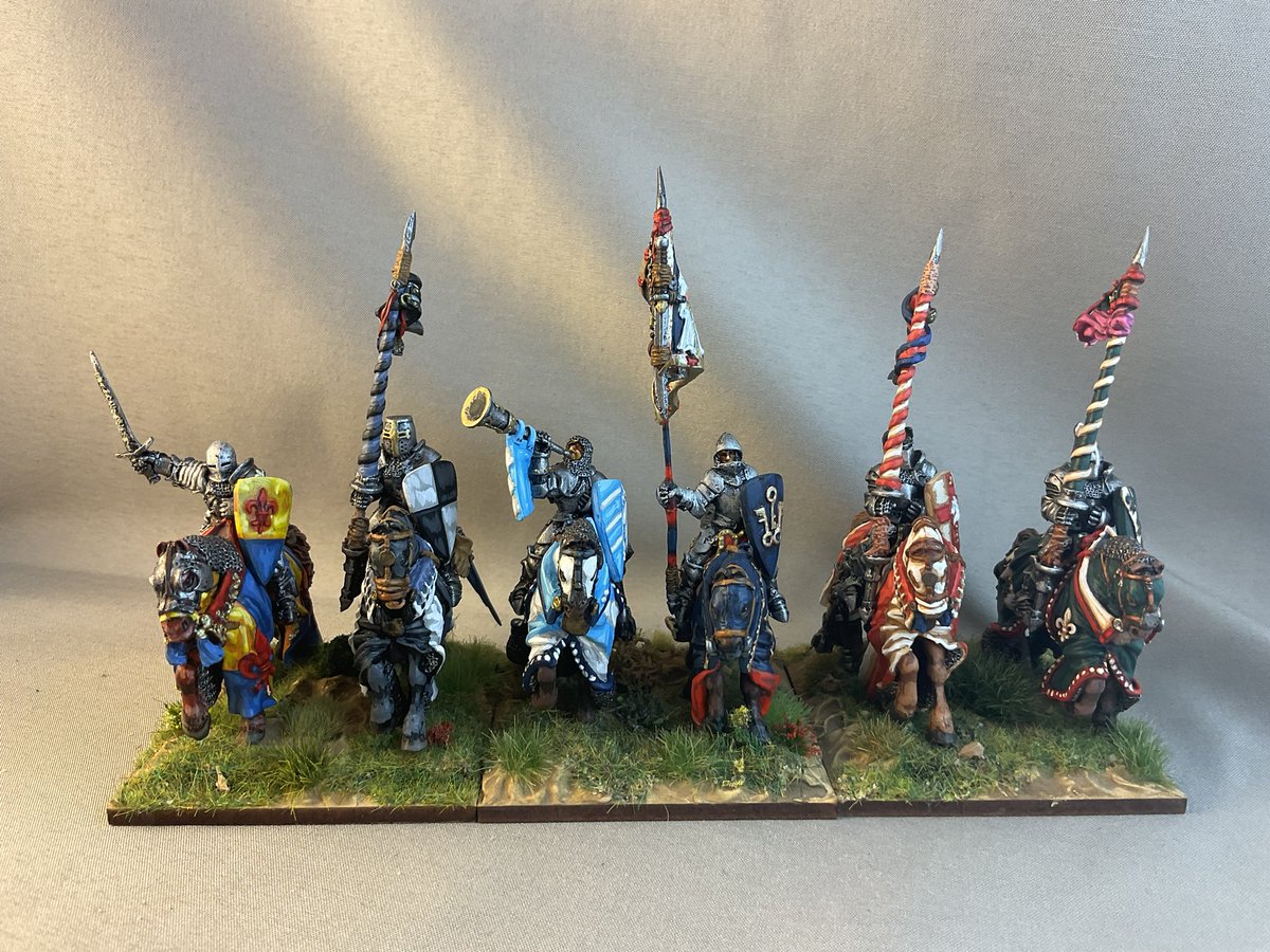 Oldwargamer's tweet photo. One of the things I really like about D3H2 (#DBAFantasy) is that it allows me to take an historical army and fantasise it. I did this with a French #HYW army which allowed me to use my #Bretonnian looking #GamezoneMiniatures #Knights, Joan of Arc = Paladin &amp; #Dogs = #Beasts. https://t.co/LqEpUG1u9J
