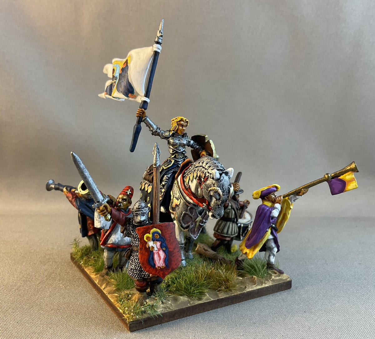 Oldwargamer's tweet photo. One of the things I really like about D3H2 (#DBAFantasy) is that it allows me to take an historical army and fantasise it. I did this with a French #HYW army which allowed me to use my #Bretonnian looking #GamezoneMiniatures #Knights, Joan of Arc = Paladin &amp; #Dogs = #Beasts. https://t.co/LqEpUG1u9J
