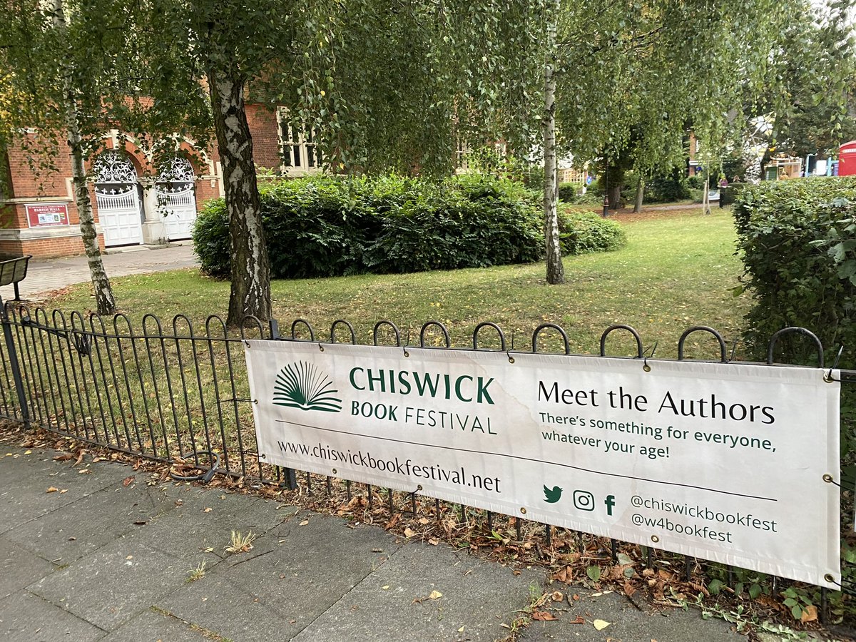 W4BookFest's tweet image. And the banners are going up outside @StMichaelsW4 ! Thanks to @HounslowHways for cutting the hedge and to sponsors @ArtsSocChiswick; Sam’s Kitchen, Turnham Green Terrace @samsriversideW6 ; and @UniWestLondon (with more to put up!) #books #Chiswick #W4
